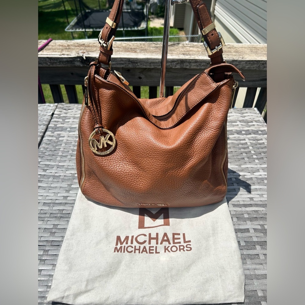 Michael Kors Aria Large Brown Pebbled Leather Shoulder Bag w/ MK Dustbag EUC!​ - Picture 2 of 13